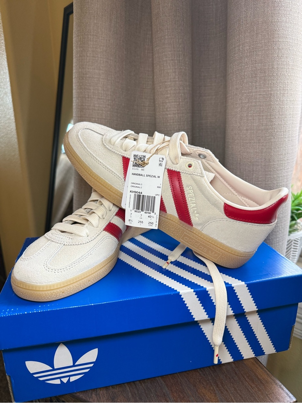 adidas Originals Samba Spezial Women Cream & Red Sneakers
